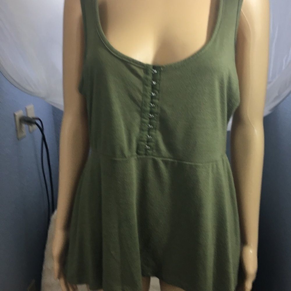 Almost Famous Top Size M lace back EUC